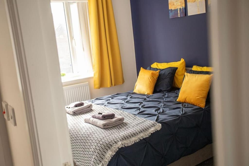 Holiday home Colourful For Business & Leisure, West Yorkshire, Sleeps 7