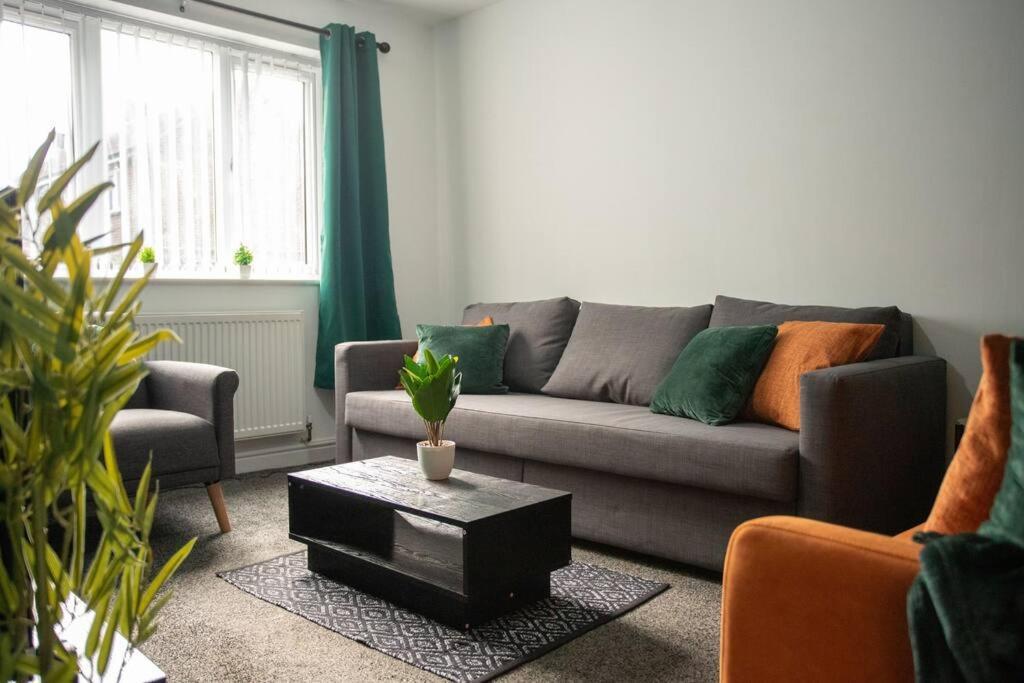 Holiday home Colourful For Business & Leisure, West Yorkshire, Sleeps 7