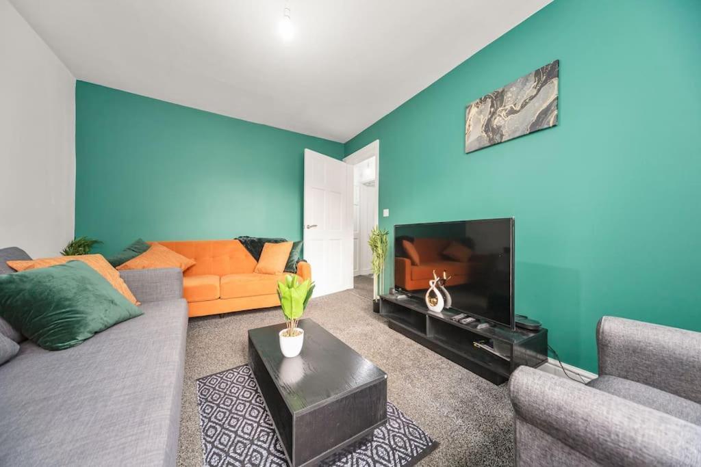 Holiday home Colourful For Business & Leisure, West Yorkshire, Sleeps 7 Bradford (West Yorkshire)